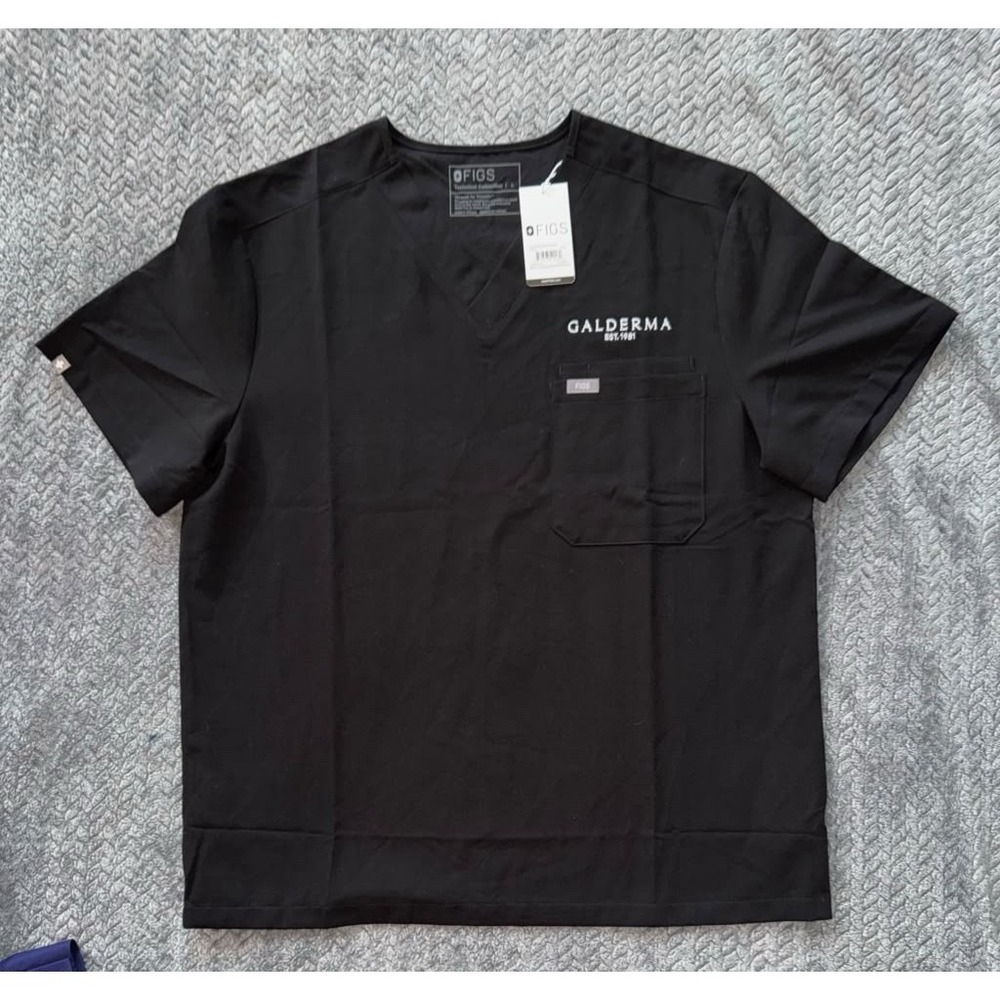 Figs Mens Leon Three Pocket Scrub Top Black Front Embroidery Size Large NWT
